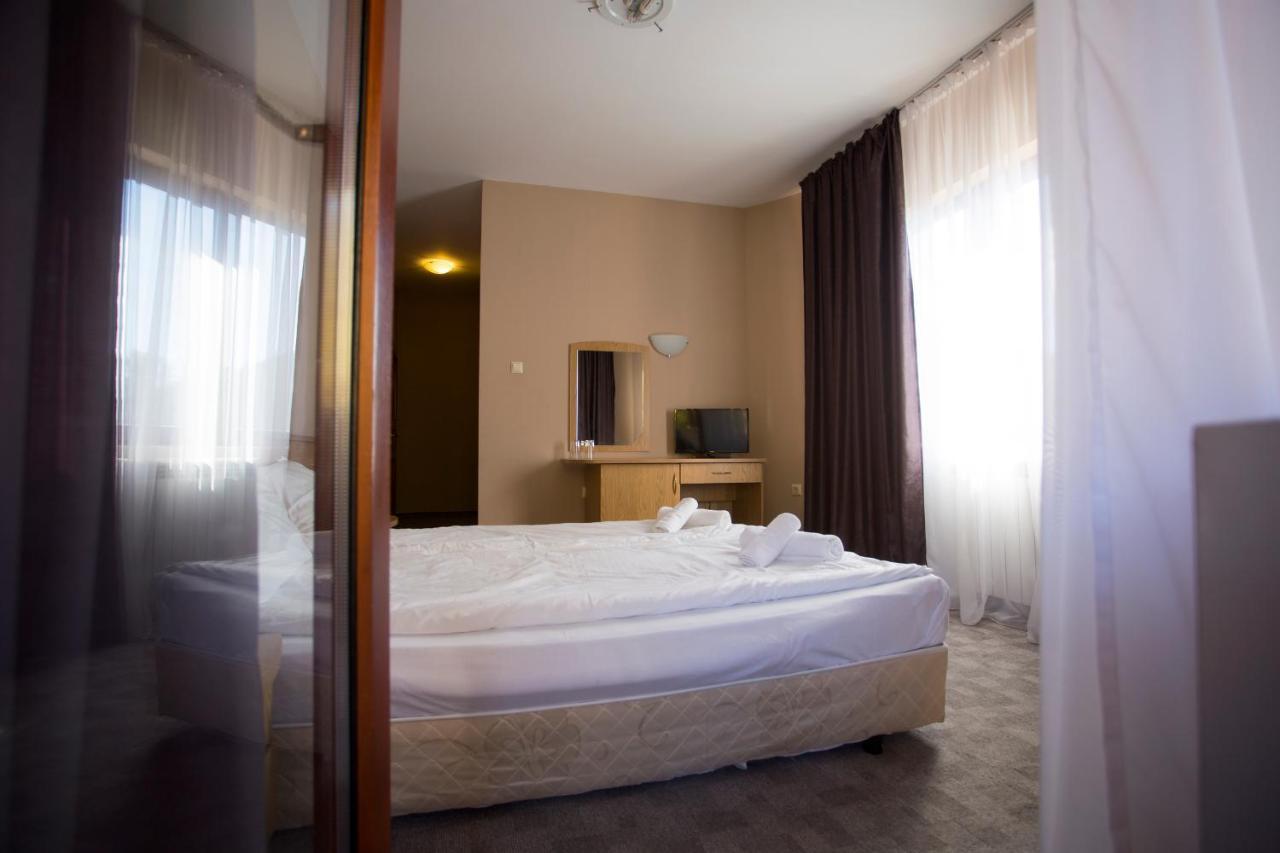 סנדנסקי Family Prim Hotel מראה חיצוני תמונה